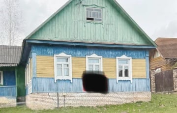 Белорус в соцсети задался вопросом, почему в деревнях дома красили в желто-голубой цвет