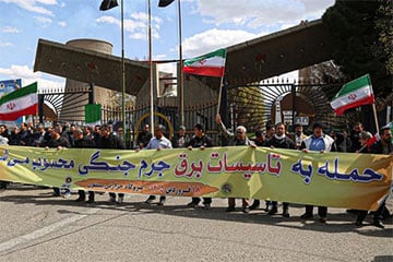 Іран стварае з людзей «жывы ланцуг», каб прыкрыць энергетыку ад удараў ЗША