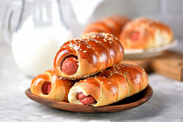 Мінчанка купіла ў «Соседи» сасіску ў цесце з «сюрпрызам»