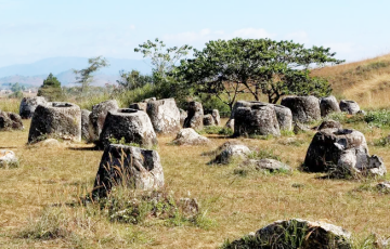 У Лаосе даследуюць загадкавую Раўніну слоікаў