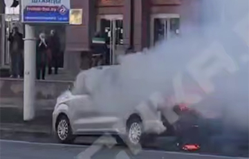 В Минске на Немиге горит автомобиль