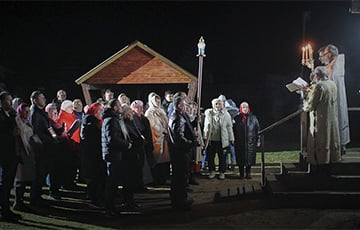 Православные празднуют Пасху: репортаж из деревянной церкви в Неманице