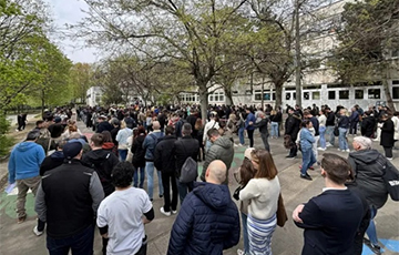 В Венгрии проголосовали уже почти 40% избирателей