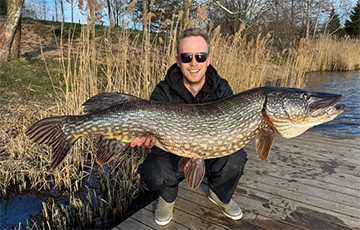 Рыбак под Минском поймал огромную щуку