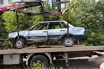 С начала года в Минске вывезли более сотни брошенных машин