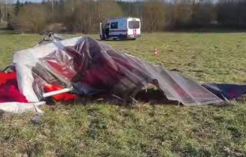 Двое чалавек загінулі пры падзенні мотадэльтаплана ў Мінскім раёне