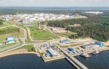 В России после атаки дронов горит балтийский порт Высоцк