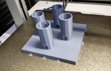 Блогер создал контроллер из сосисок для игры в WoW