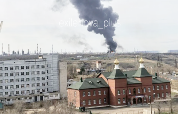 В России после утренней атаки дронов пылает уже второй НПЗ