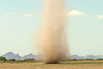 В Столбцовском районе заметили «пылевого дьявола»