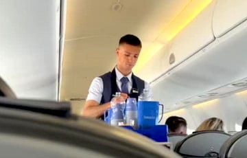 32-гадовы стюард «Белавія» стаў зоркай сацсетак