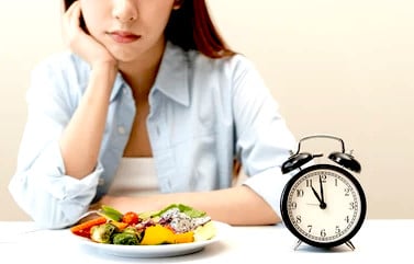 Навукоўцы назвалі час, калі нельга есці