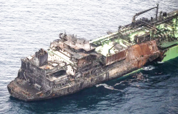 Спроба адбуксіраваць пашкоджаны расійскі газавоз правалілася