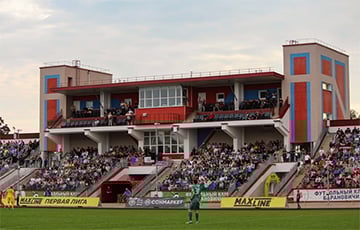 У болельщицы остановилось сердце на футбольном матче в Барановичах