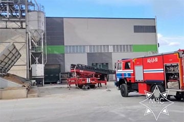В Минском районе спасатели тушили заводской цех