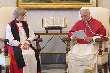 Папа Римский помолился в Ватикане с первой женщиной—архиепископом Кентерберийским