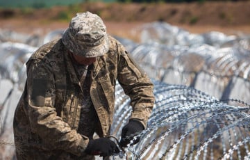 Армия РФ ежемесячно теряет до тысячи военных на инженерных заграждениях