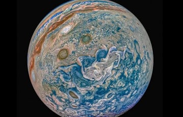 Ученые: Юпитер технически не вращается вокруг Солнца