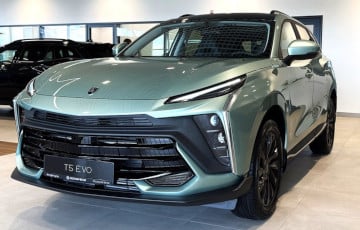 В Беларусь привезли обновленный китайский Forthing T5 EVO