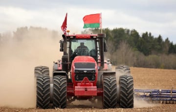 Лукашенко опозорился с «чудо-трактором»