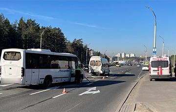 На праспекце Незалежнасці ў Мінску ДТЗ з аўтобусам