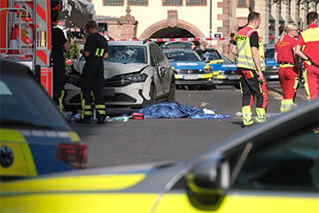 У цэнтры Лейпцыга аўтамабіль уехаў у натоўп людзей