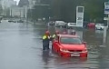 Дзесяцібальныя заторы і патанулыя аўтамабілі: што нарабіў ліўневы дождж у Мінску