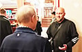 «Случайный прохожий», поздоровавшийся с Путиным, оказался «своим»
