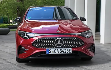 Самый дешевый седан Mercedes показали вживую