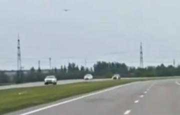 Украинский дрон взял под контроль дорогу в Донецке