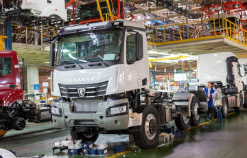Российский автогигант начал массовые увольнения из-за убытков