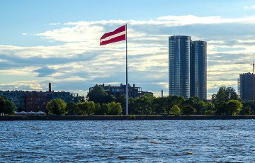 Дрон залетел в Латвию, упал в озеро и взорвался