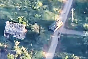 Украінскія дэсантнікі знішчылі FPV-дронамі расійскую САУ «Акацыя»
