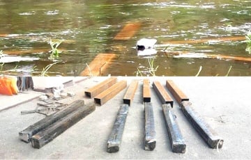 An Unusual Raft With Cigarettes Sailed From Belarus To Lithuania