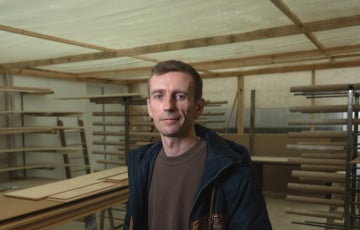 Парень из Пружан открыл свое дело в гараже — теперь у него большое производство в Минске