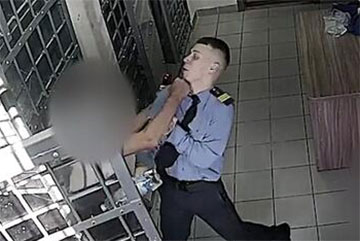 Брестчанин бросился с кулаками на милиционера прямо в РУВД