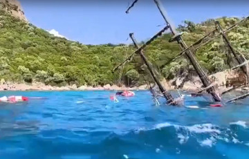 В Турции ушел ко дну катер со 110 туристами на борту