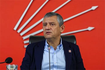 Смещенный лидер оппозиции в Турции собрал многотысячный митинг