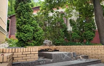 У Кіеве дэмантавалі помнік Міхаілу Булгакаву