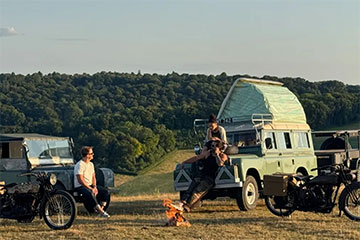 Зорны акцёр атрымаў стогадовыя гібрыды Harley-Davidson і электрычныя Land Rover
