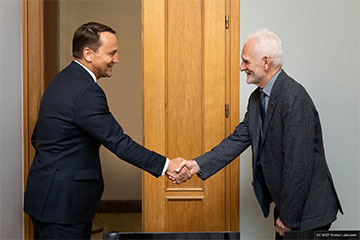 Алесь Беляцкий встретился с главой МИД Польши Радославом Сикорским