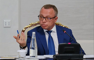 Первого замгубернатора Новосибирской области РФ Петухова зад