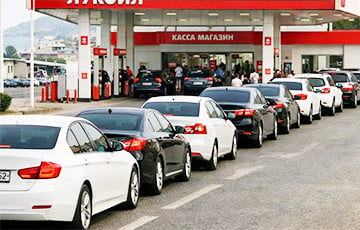 В Подмосковье выстраиваются огромные очереди за бензином после удара по Москве