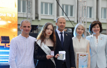 Выпускніца са Слоніма набрала максімальныя 400 балаў па ЦЭ і ЦТ