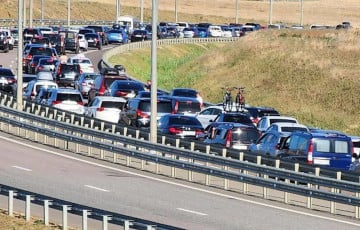Паника в Крыму: с оккупированного полуострова выезжают сотни машин
