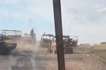 Оккупант показал дорогу на Донетчине, усеянную уничтоженной техникой РФ