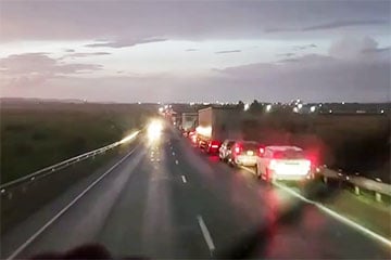 В российской Чите сняли многокилометровую очередь за бензином