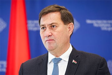 В РФ опубликовали видео, на котором главу МИД Беларуси снимает скрытая камера