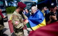 Как Украина вернула еще 160 своих защитников: трогательные кадры