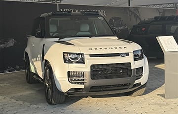 Новы Land Rover Defender уразіў дызайнам